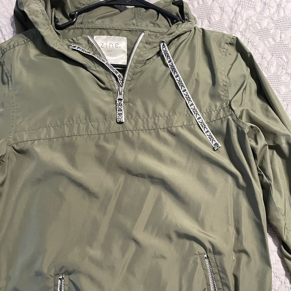 Small wind breaker - Picture 2 of 2